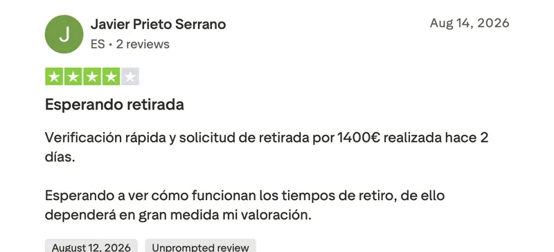 Trustpilot-Bewertung von Javier Prieto Serrano zu SlotRave: 4 von 5 Sternen, „Warte auf die Auszahlung“, 14. August 2026